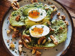 牛油果煮蛋吐司-RAC BAR(安福路店)