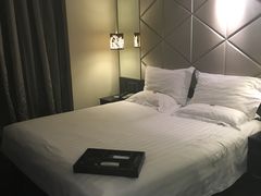 -桔子酒店(上海西藏北路地铁站店)