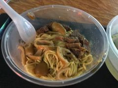 -松树干拌面店