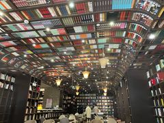 -钟书阁(松江泰晤士小镇店)