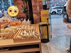 面包甜点陈列柜-方炉·天然食材面包店(青秀店)