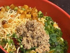 -爆炸头阿姨小四川正宗川味小吃(无任何分店)