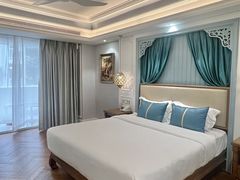 -芭黎人江景轻奢酒店(告庄西双景星光夜市店)
