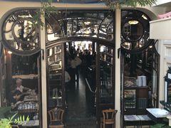 -Majestic Café