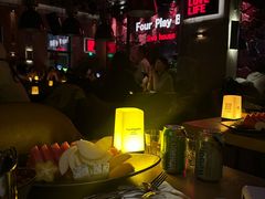-FOUR PLAY BAR