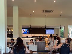 -Chom Cafe and Restaurant