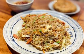 Sister's Stir-Fried Rice Noodles