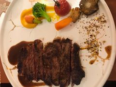 澳洲和牛西冷牛排（M6）-Golden Lily河内巴黎法越料理餐厅(建国西路店)