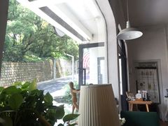 -彳亍咖啡·这里(水湾路店)