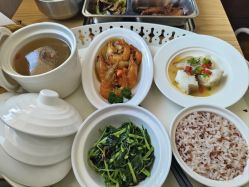 -童谣里医疗级月子中心(独栋湖景店)