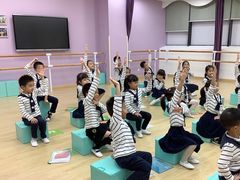 -小荧星艺校(大宁分校)