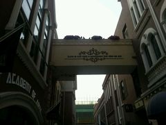 -鲁邦国际风情街(麦世达韩国精品百货店)