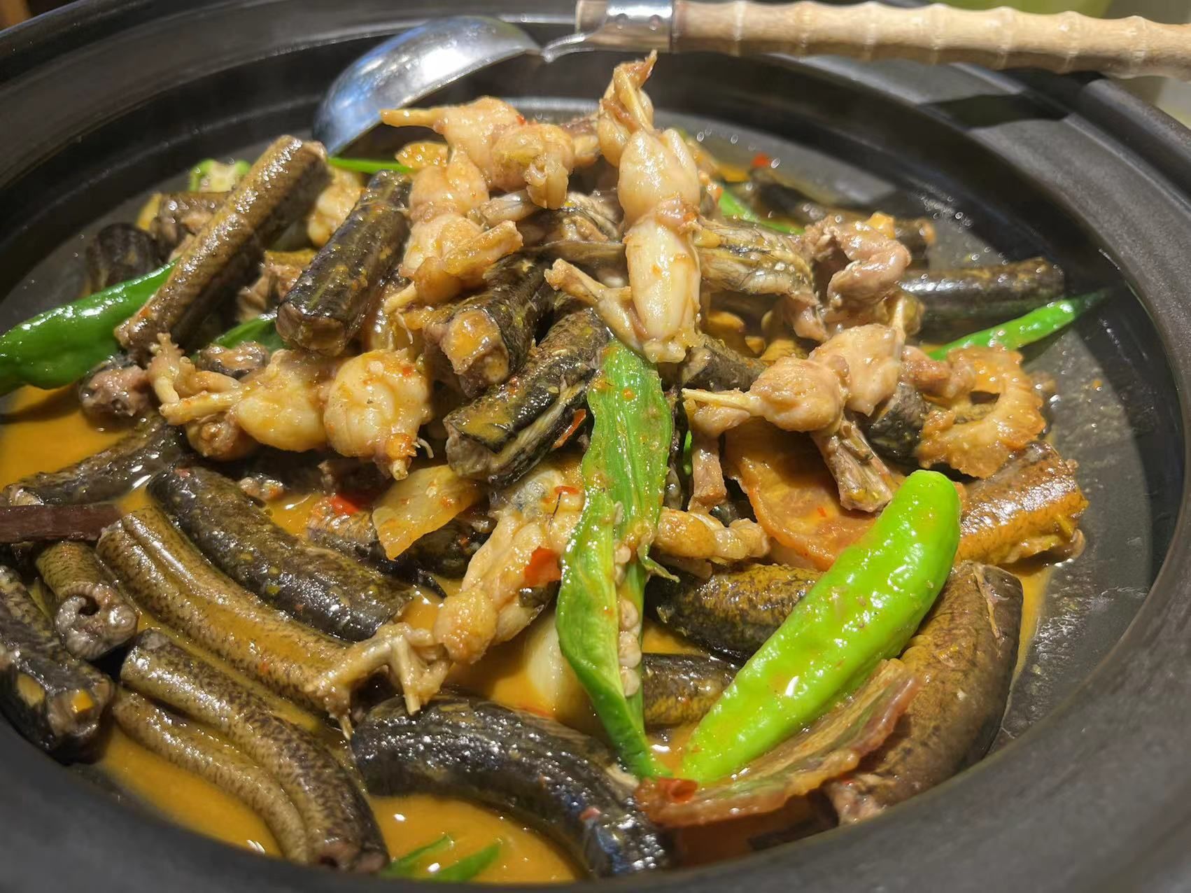 田鸡烧鳝鱼味美肉嫩分量足好好吃,值了值了