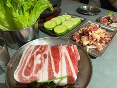 -围炉肉舍•炭烤活鳗•丹东海鲜烤肉(步行街店)