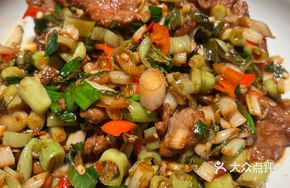Home-style Pickled Vegetables Stir-fried with Yellow Beef