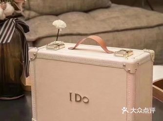 柜姐介绍的这款十心十美克拉定制真爱加冕系列