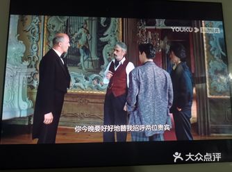 里面的主演成龙谭咏麟，关之琳