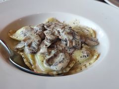 意式菠菜芝士饺配奶油蘑菇酱-La Tavernetta(Bar à Vin)(乌鲁木齐路店)