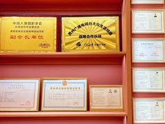 -贺加贝化妆美甲培训学校