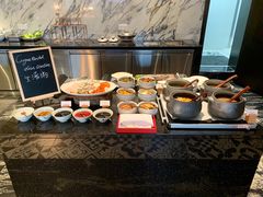 自助调料区-杭州桐庐康莱德酒店西餐厅-舍