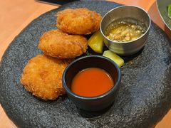 泰式手打虾饼配酸甜梅子酱-simply thai天泰(美罗城店)