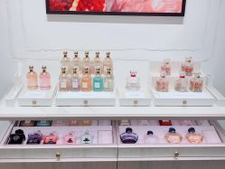 -法国娇兰精品店