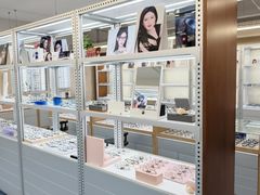 -无奔眼镜·蔡司·依视路授权店(朝阳大悦城店)