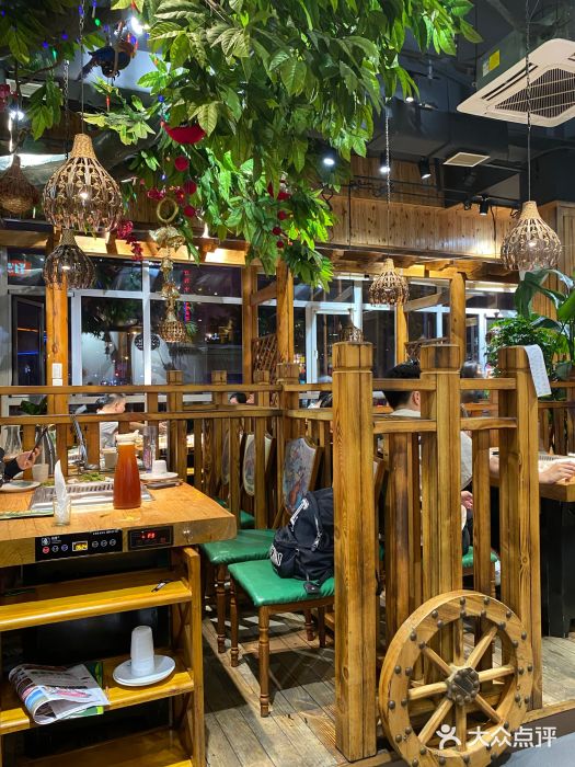 草原塞蛮羊火锅城(港湾店)大堂图片