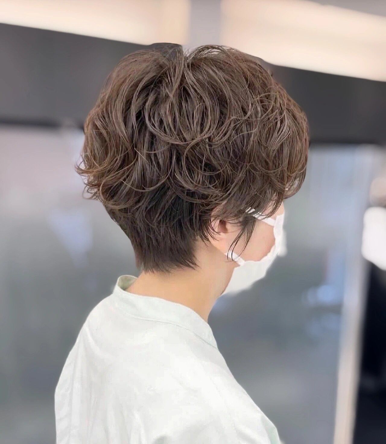 女士短发烫发