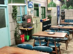 大堂-超越炭火牛蛙火锅鸡(河东店)
