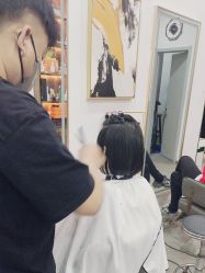 -艺格造型染发烫发