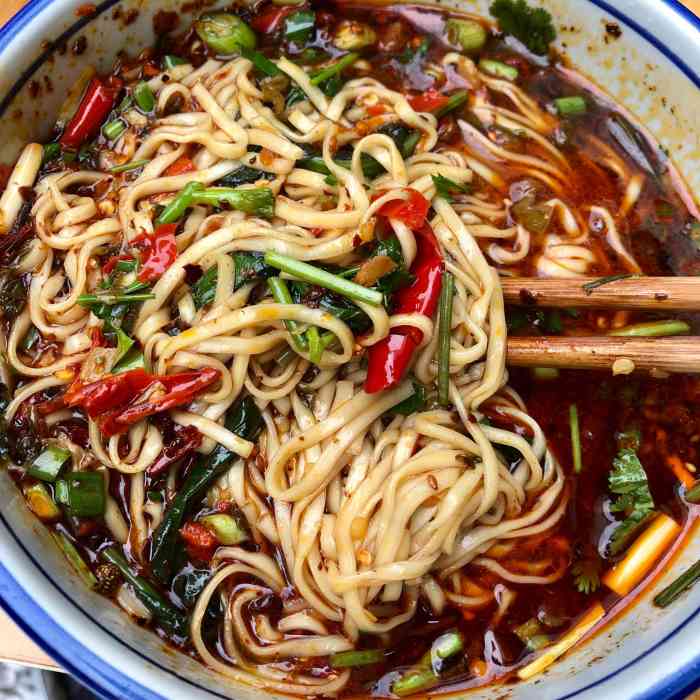 剁椒牛肉面-"[薄荷]环境: 一般,是一家很小的店铺哟."-大众点评移动版