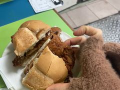 猪扒包-胜利茶餐室