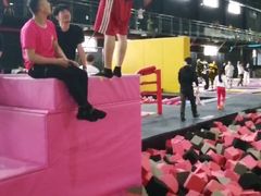 -嘿哟动霸CHUA·新潮玩运动娱乐中心·蹦床滑冰团建乐园