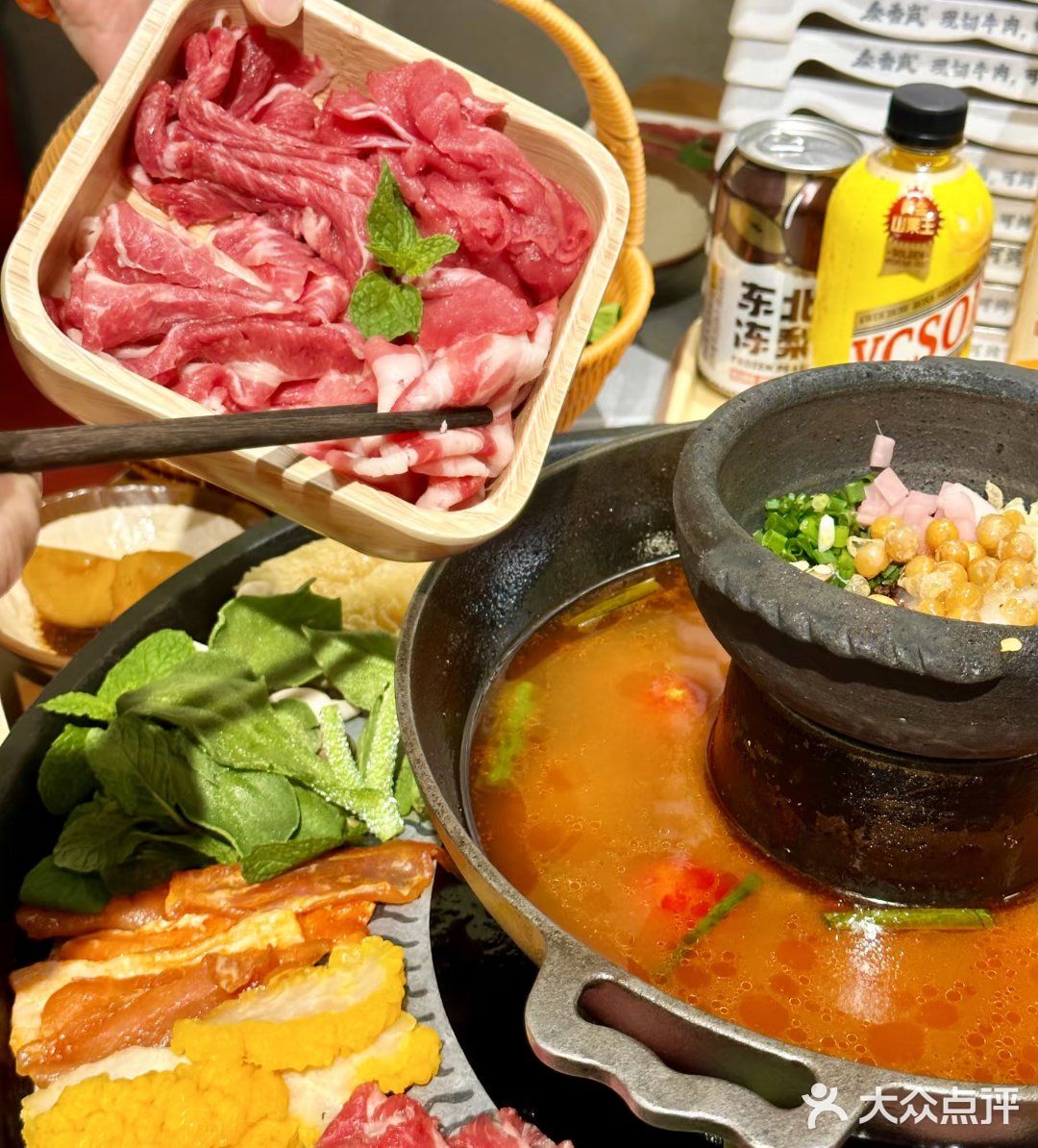 通通畅吃好吗？两盘就回本啊 第二层则酸汤火锅