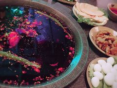 -茅草房·河畔园林火锅