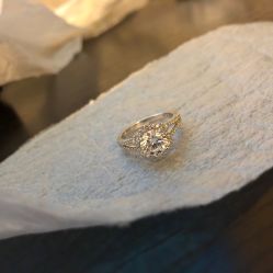 -威德钻石-克拉钻大本营(南京东路店)