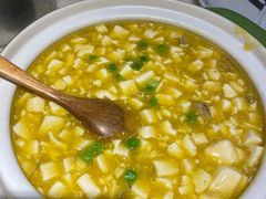 蟹粉豆腐-吴越荣记苏州菜·松鼠桂鱼(月光码头店)