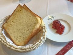 烤切片白面包-小白桦西餐厅