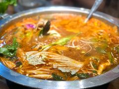 -野山舂·贵州现舂酸汤火锅(鸿通城店)