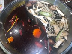 菌香鸳鸯锅-晓宇重庆火锅(赛格国际购物中心店)