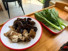 -毛辣果·贵州红酸汤牛肉火锅(西单店)