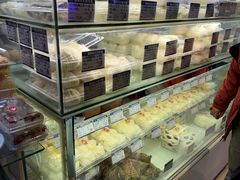 -白玉兰食品甜凤店(合生汇店)