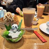 我与朋友们来到了一家川湘菜馆