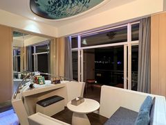 -皇马海口湾海景酒店(万绿园秀英港店)
