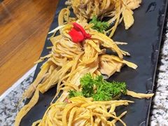 -老牌坊云南鱼豆花火锅(哈西万达店)