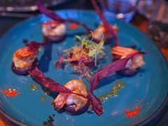 煎虾配紫薯泥薯片及姜味柠檬汁-AZUL by FUEL蓝色·法式酒馆(琶醍店)