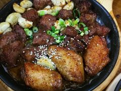 烤鸡翅烤颈背肉拼盘-老东镇啤酒屋海鲜加工·蒸汽海鲜·海鲜烧烤(台东店)