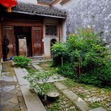 私塾旁边就是大家族的厨房，灶台就好几个