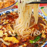 这米线的量大到让我【跪地求饶】[皱眉]